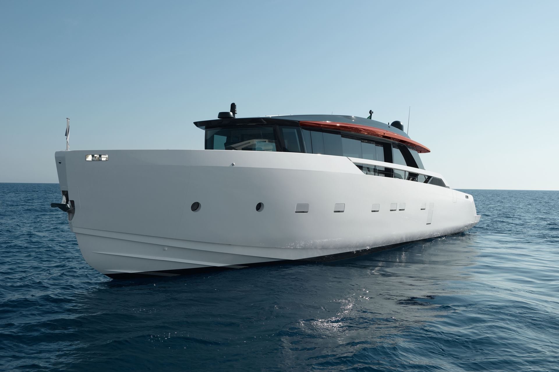 Sanlorenzo svela il nuovo SP92 al Boot Düsseldorf 2025, yacht di lusso che combina design Made in Italy, alte prestazioni e sostenibilità.