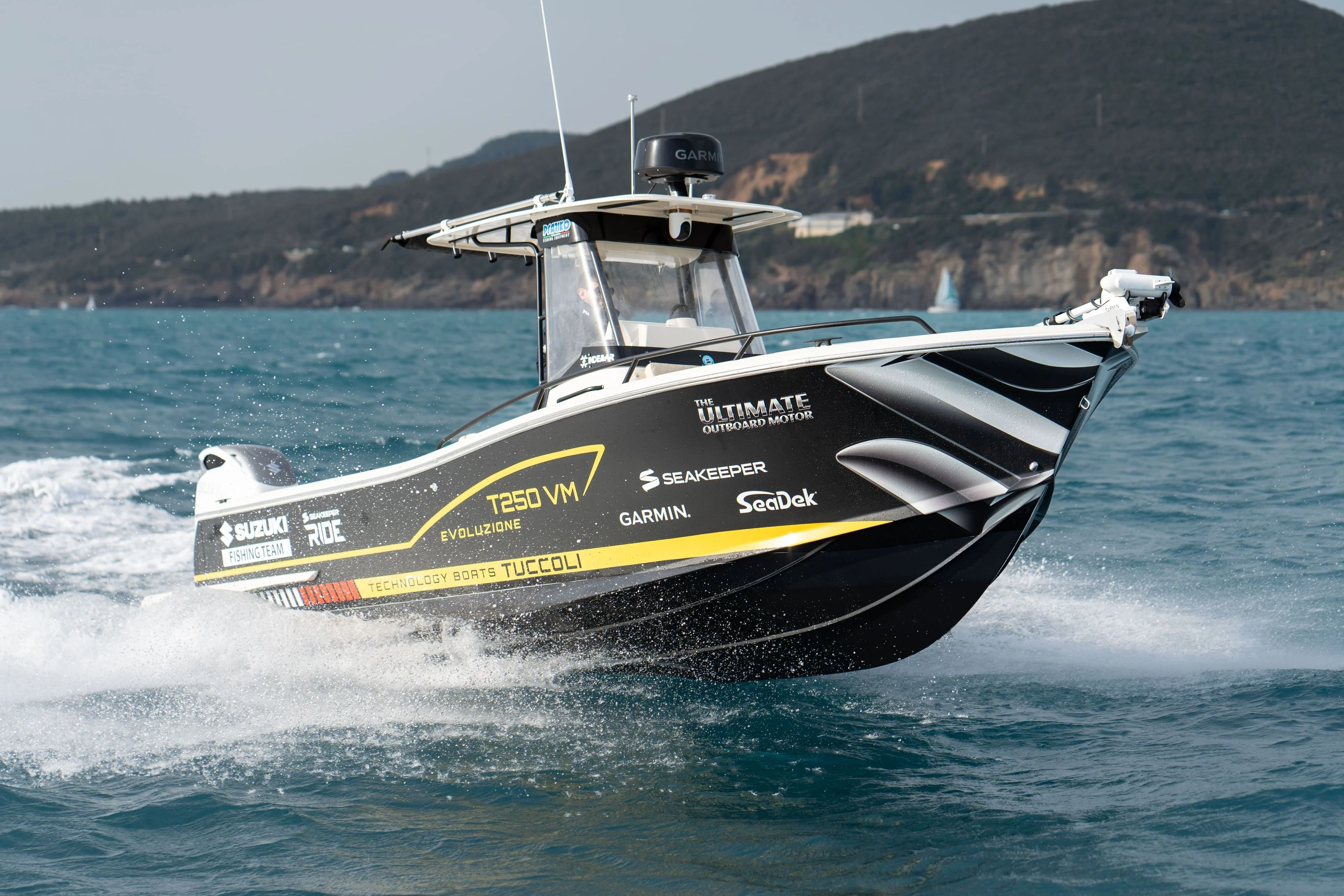 Scopri l'eccellenza di Tuccoli Marine: tecnologie avanzate, imbarcazioni uniche e passione per il mare.