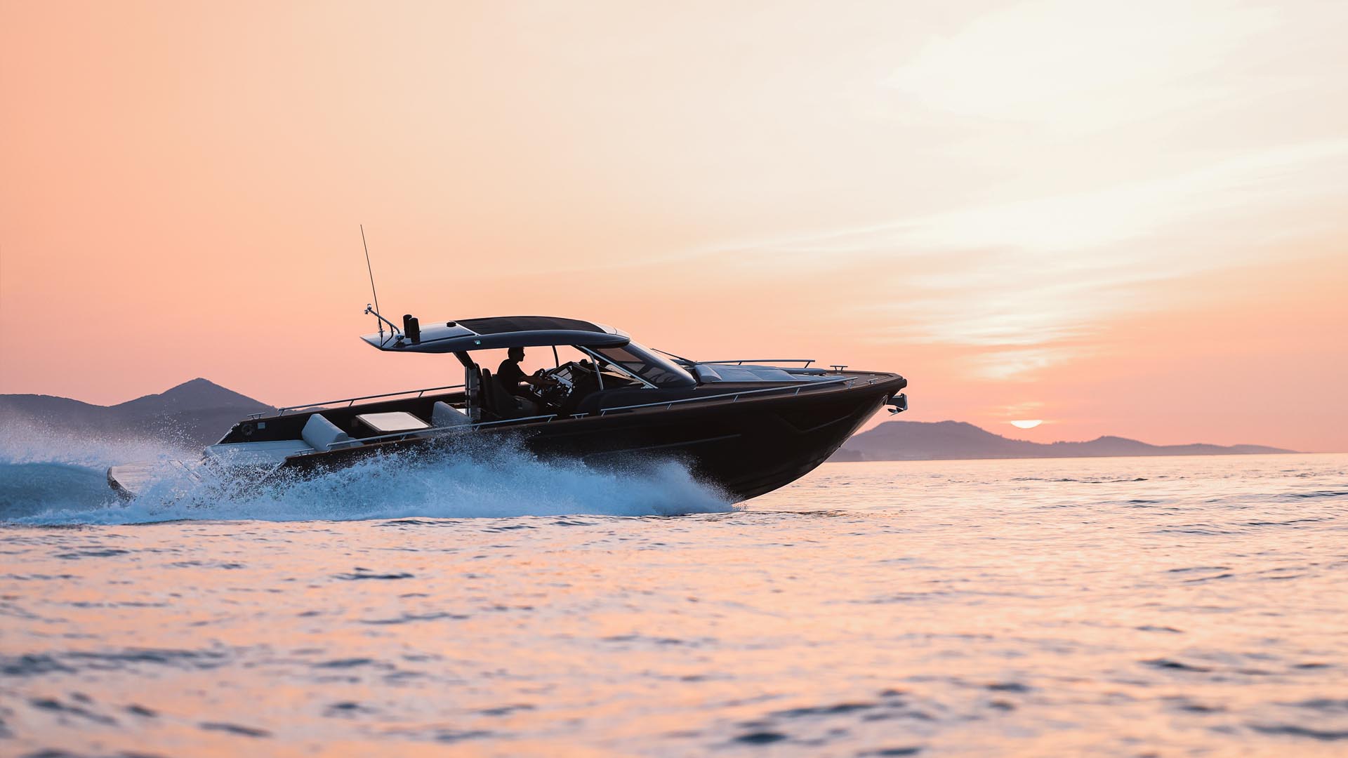 Blu Yachts presenta Focus Yachts 37 a Nauta 2025: lusso, sportività e comfort per il mercato italiano. Scoprilo a Catania!