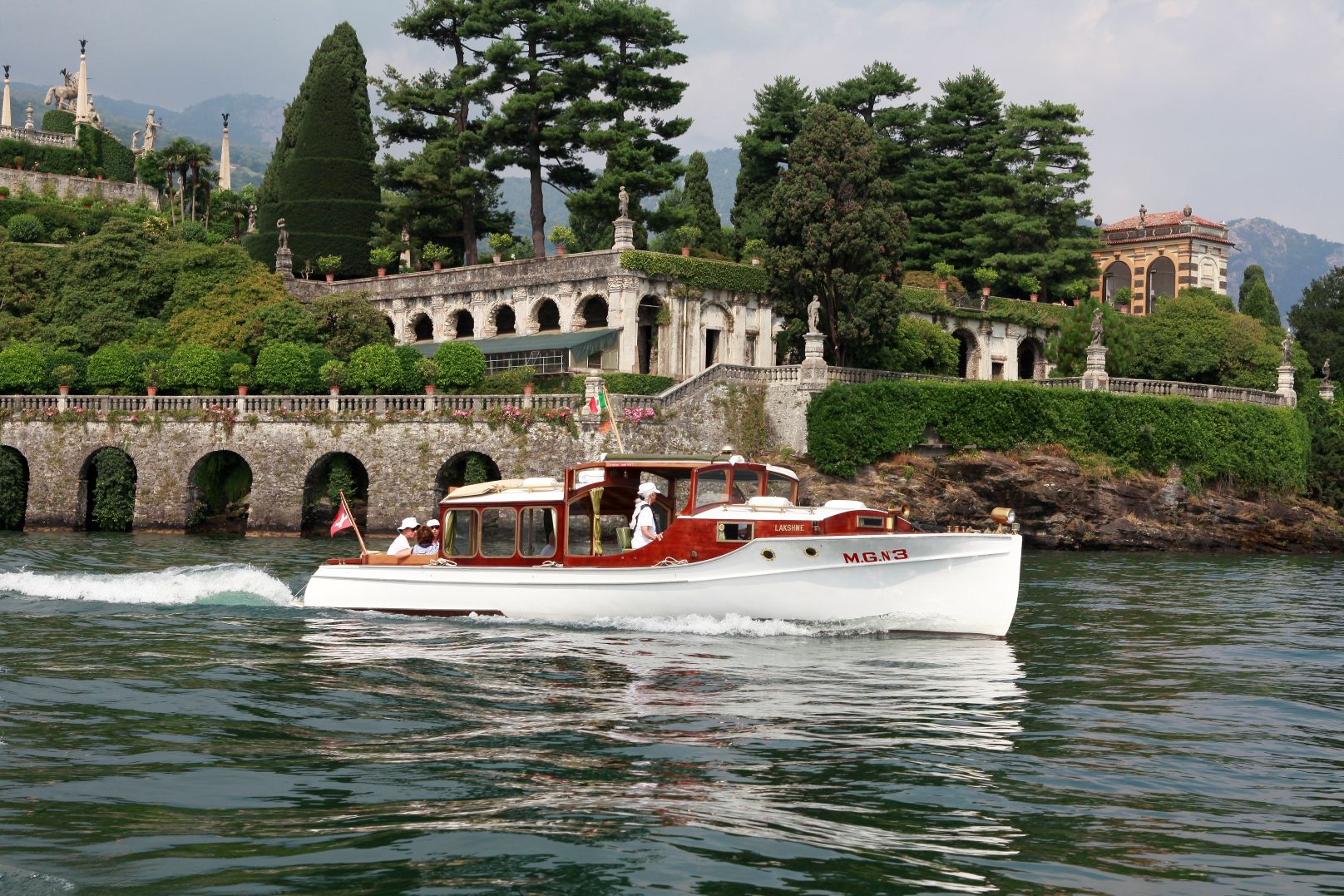 Partecipa all'Adunata Motonautica 2025 sul Lago Maggiore: tre giorni tra scafi d’epoca, paesaggi mozzafiato e storia!