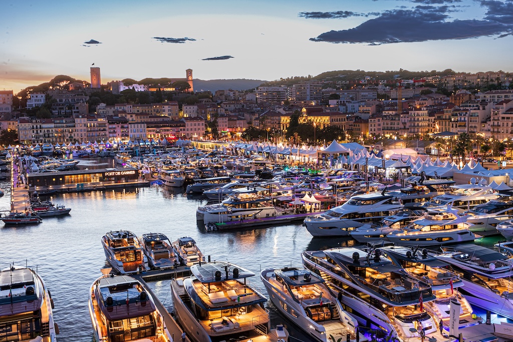 Cannes Yachting Festival 2025: dal 9 al 14 settembre il salone nautico più grande d'Europa con 700 imbarcazioni e focus su innovazione.