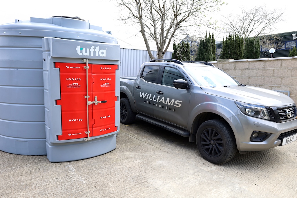 Williams Jet Tenders installa un serbatoio HVO per ridurre l’impatto ambientale e promuovere la sostenibilità.