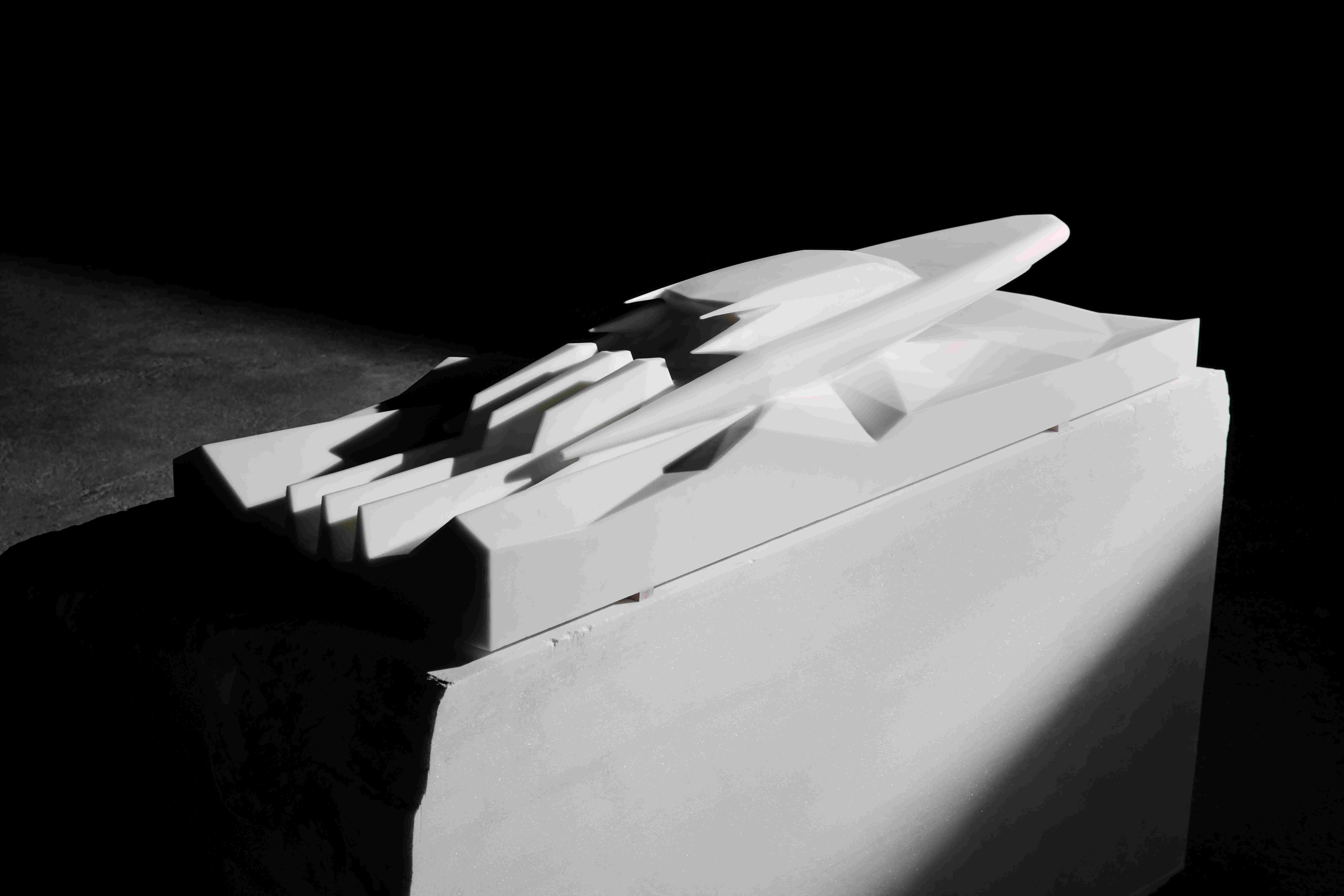 Sacs Tecnorib presenta "Mar Garrente", una scultura futurista che celebra design, velocità e innovazione nautica.