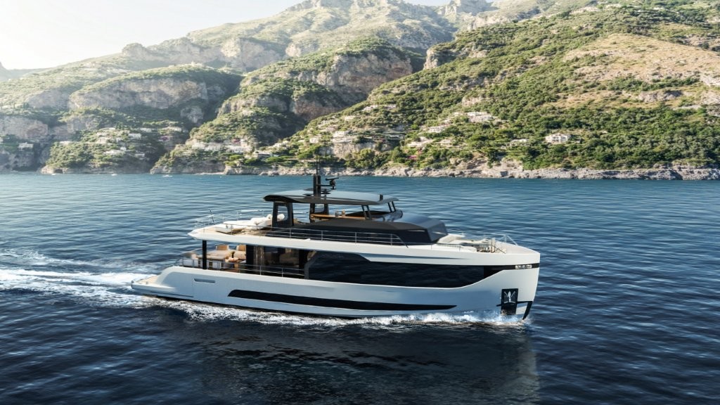 Arcadia Yachts presenta A80new: yacht di 24m con pannelli solari, rispetto per la Posidonia e cinque cabine di lusso per un wellbeing olistico.