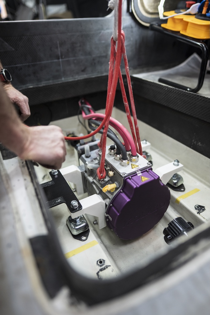 Team Malizia e Molabo lanciano il primo IMOCA con propulsione ibrida 48V: verso una regata oceanica a emissioni zero.