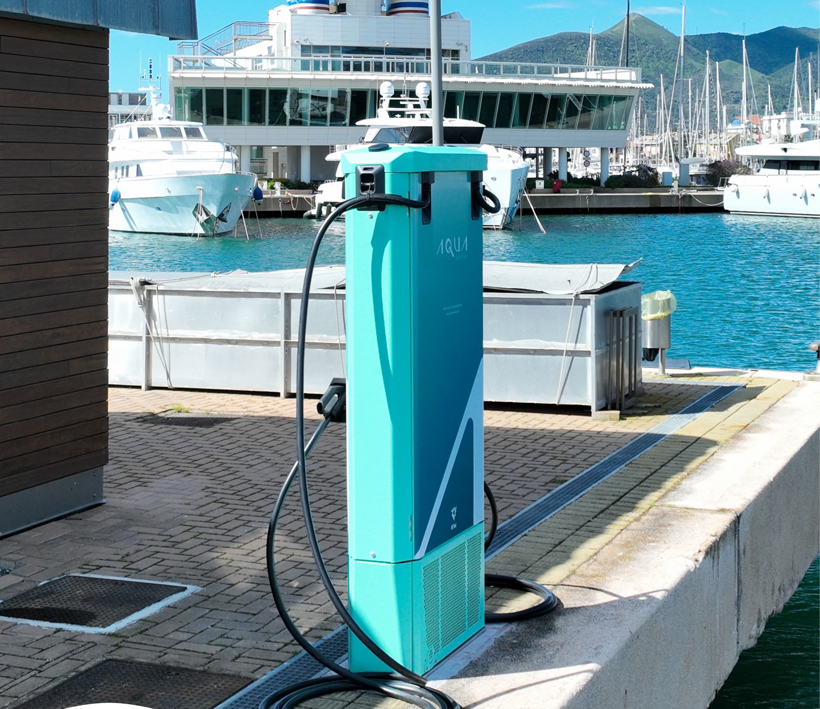 A Marina di Loano arrivano stazioni di ricarica per barche elettriche e due nuove auto a noleggio green.