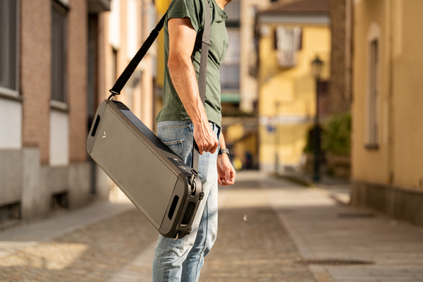 VOLTAB generatore elettrico portatile 4,2kW: energia pulita Made in Italy. Solo 19kg, ricarica auto elettriche. 2.399€