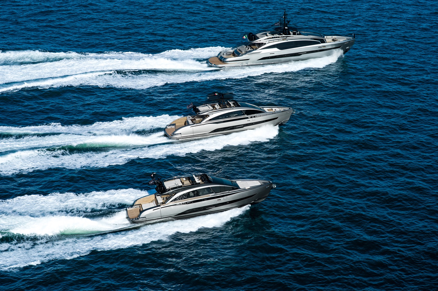 Pershing festeggia 40 anni di storia nautica: dalle origini del 1985 ai superyacht di lusso, innovazioni e design made in Italy.