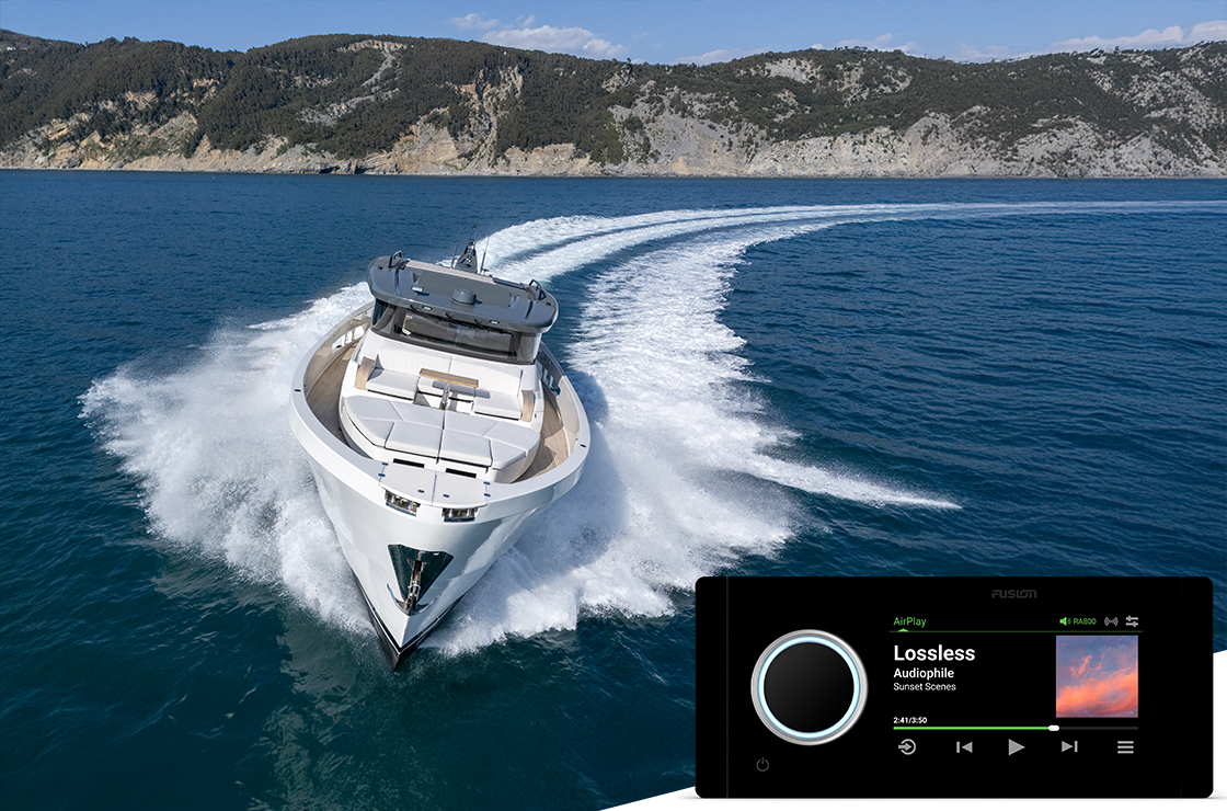 Fusion Apollo RA800: audio hi-fi, Wi-Fi integrato e potenza aumentata del 50% per l'intrattenimento in barca.