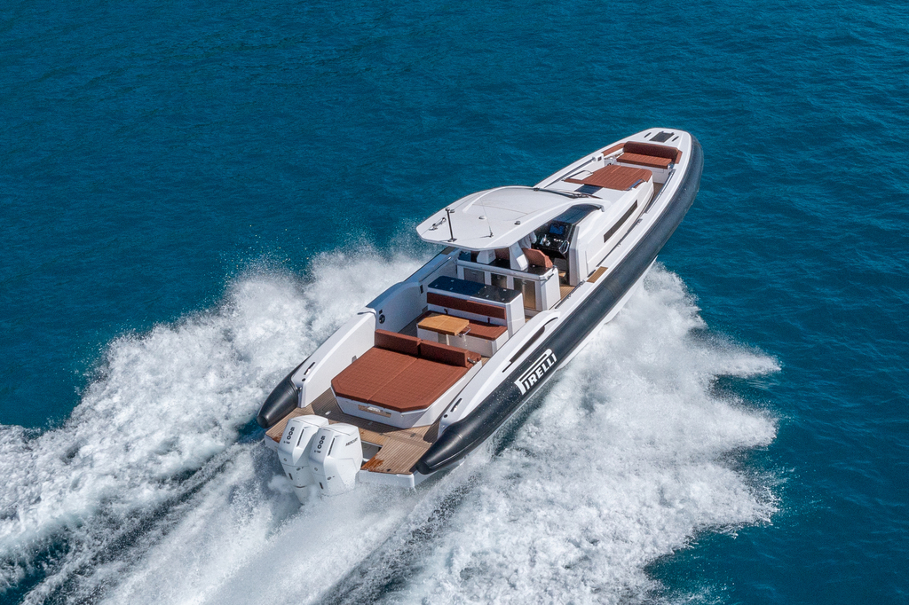 Sacs Tecnorib al Salone Nautico di Venezia 2025 con i modelli PIRELLI 50, REBEL 47 e STRIDER 11 Open Back.