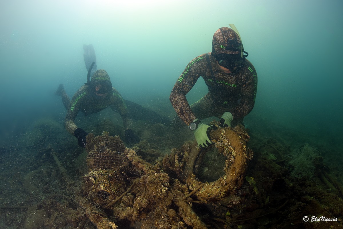Pulifondali Pulispiagge 2025: raccolti 450 quintali rifiuti in 42 località. FIPSAS e Suzuki per ambiente marino.