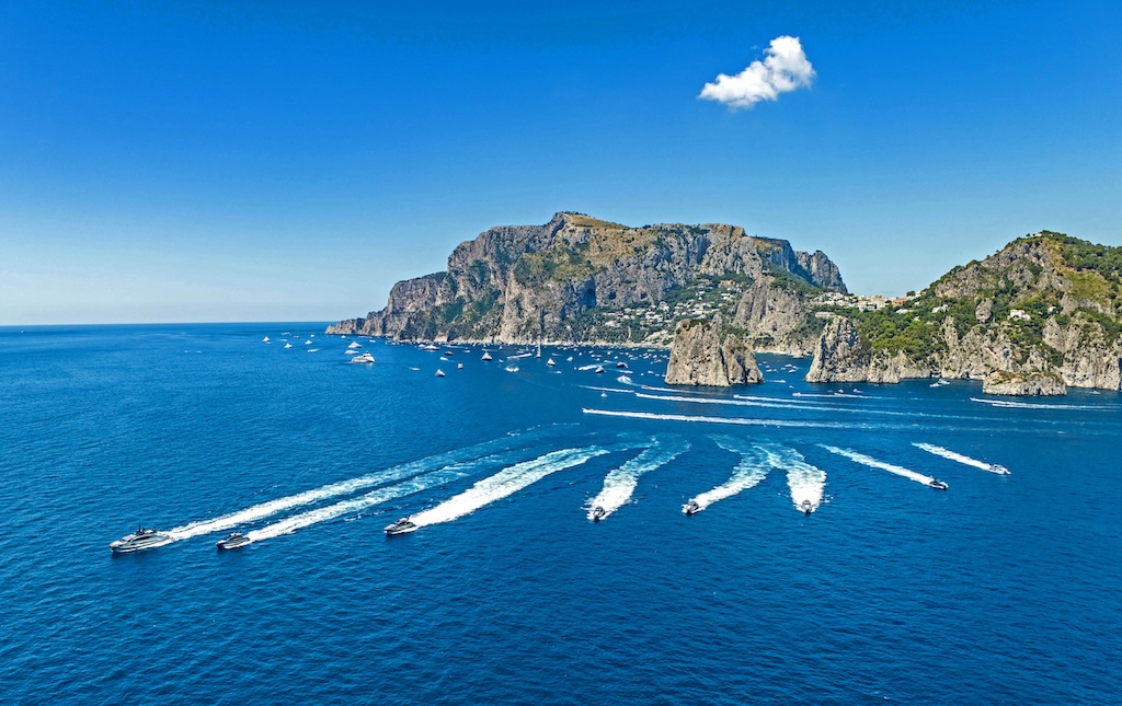 Pershing festeggia 40 anni a Capri con tre giorni di eventi esclusivi, yacht iconici e novità come il GTX70.