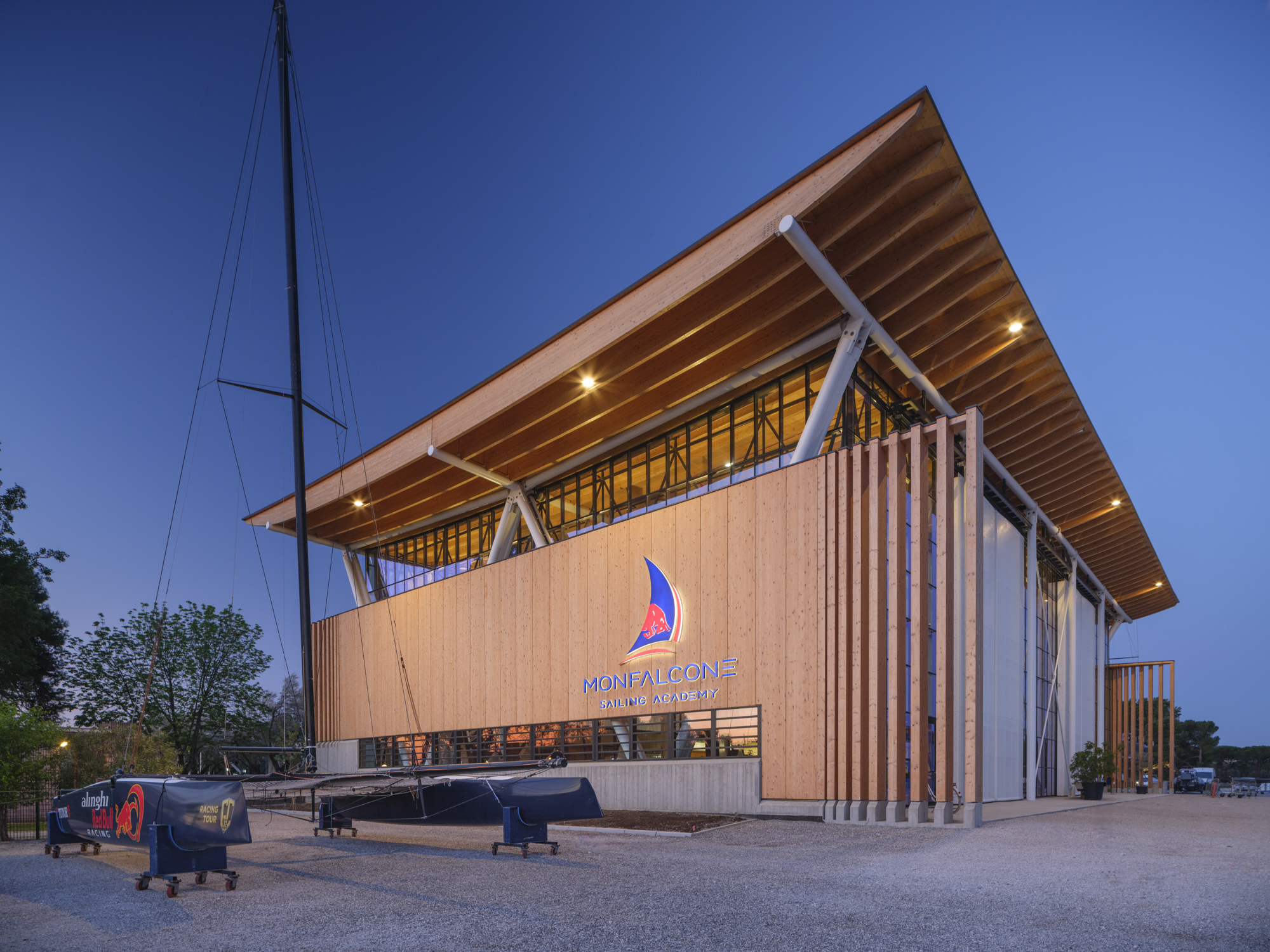 Red Bull Sailing Academy Monfalcone: inaugurazione 5 luglio con Jimmy Spithill, Ruggero Tita, spettacoli estremi. Evento gratuito dalle 13.