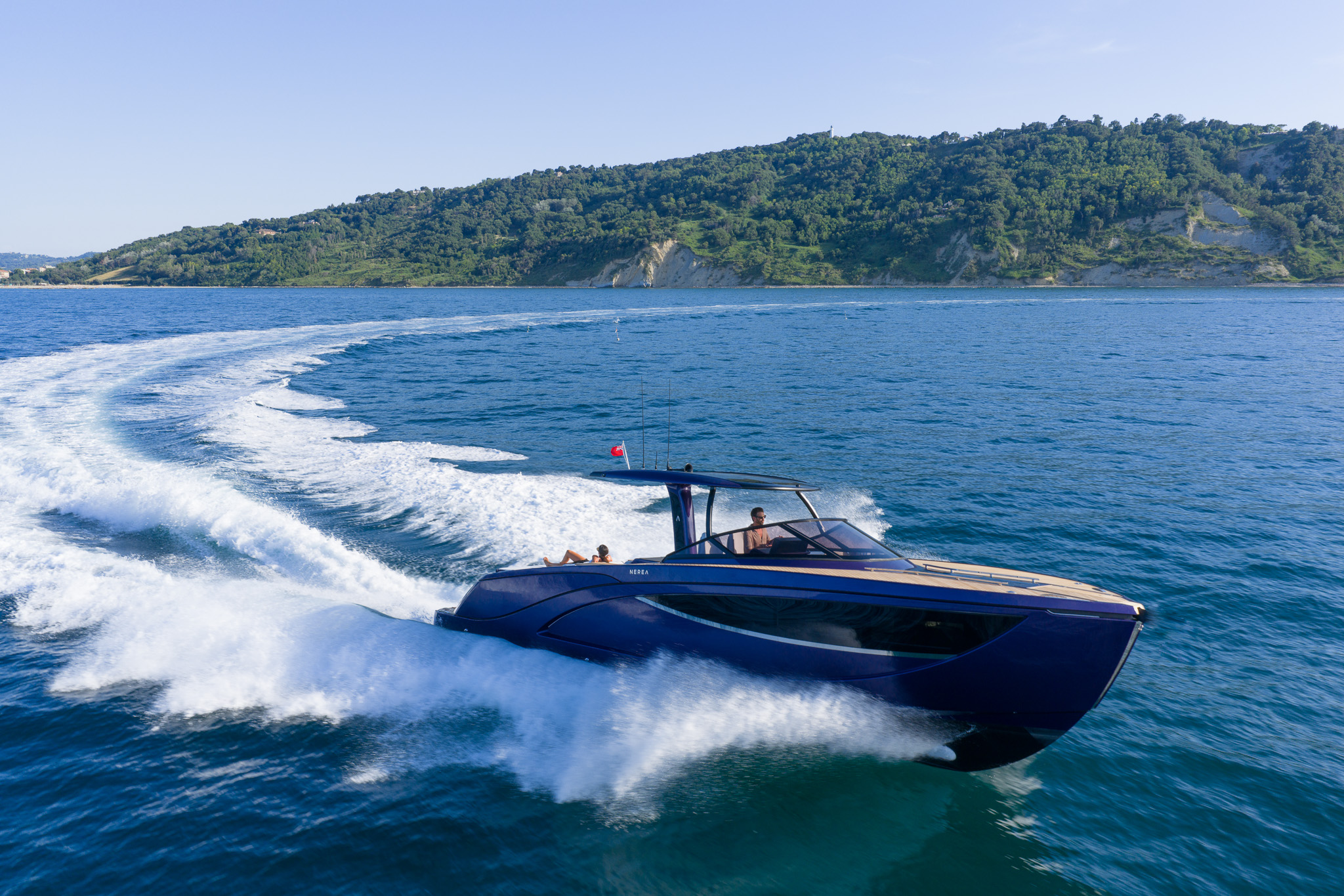 Nerea Yacht svela a Cannes il NY40 M/Y Jasna: design unico, estetica digitale e artigianalità italiana.