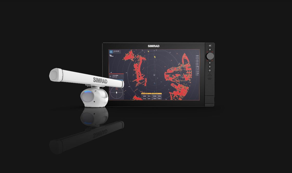 Simrad presenta AutoTrack per radar HALO 2000/3000. Rilevamento automatico target, monitoraggio 50 oggetti, sicurezza nautica