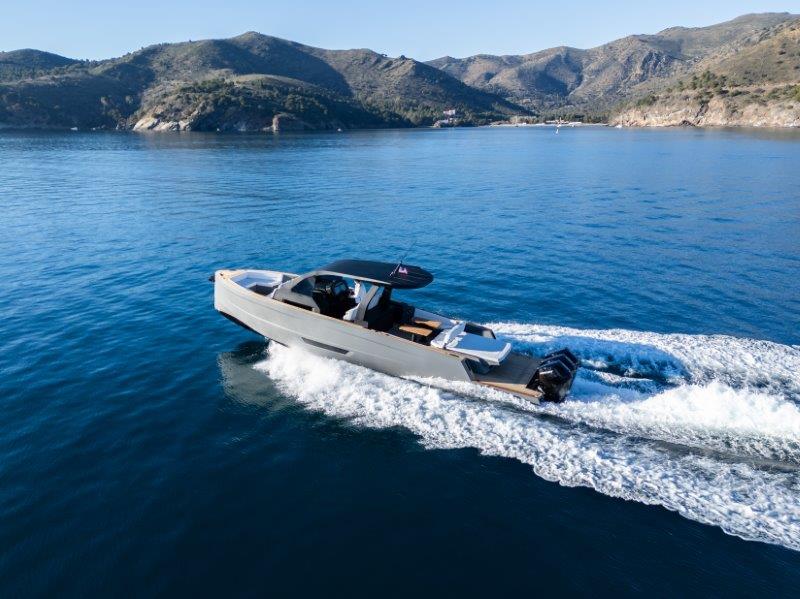 Maxim Yachts presenta il Max 43 Comfort: daycruiser veloce e personalizzabile, fino a 45 nodi di velocità.