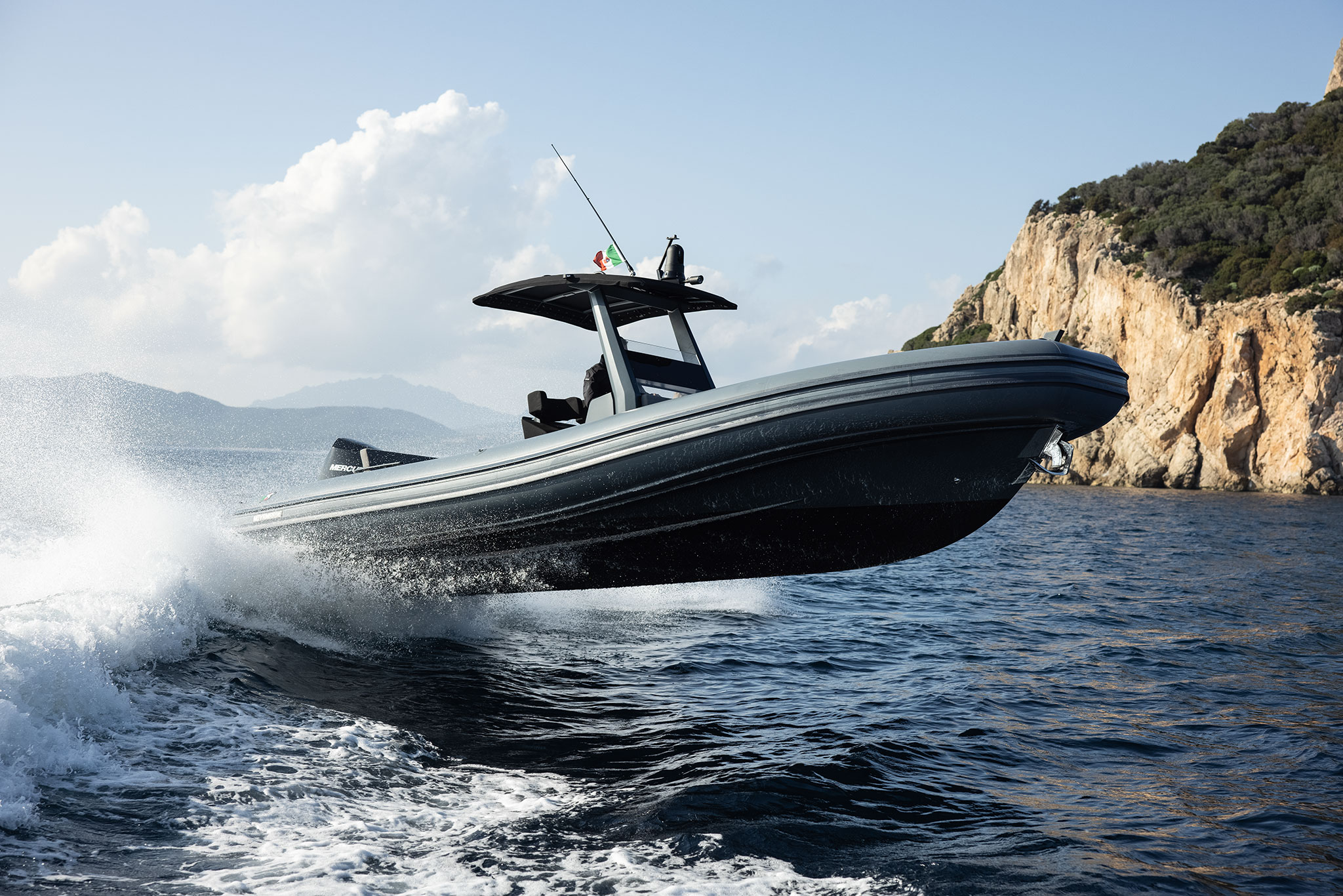 Novamarine ottiene rating legalità AGCM tre stelle. La società nautica sarda conferma standard etici elevati.