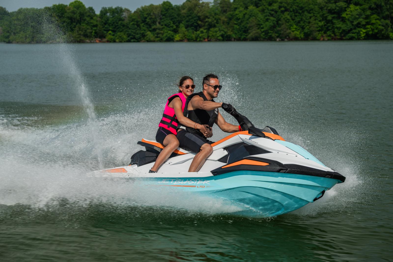 La gamma Yamaha WaveRunner 2026 presenta FX, VX e JetBlaster con potenza, tecnologia e livree audaci.